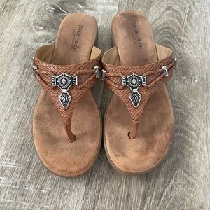 Rialto Women's Brown Woven Sandals